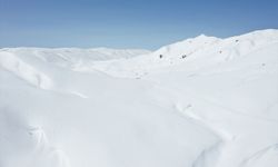Ağrı'daki dağların karla kaplı dorukları görsel şölen sunuyor