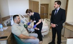 Göğüs ağrısı sandığı milyonda 7 kişide görülen omurilik tümöründen 6 saatte kurtuldu