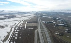 Karların erimeye başladığı Ağrı Ovası dronla görüntülendi