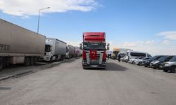 Türkiye'den İran'a tıbbi malzeme taşıyan 6 tır Ağrı'dan sınırı geçti