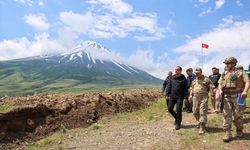 Iğdır Valisi Taşolar Ağrı Dağı'ndaki karakolları inceledi