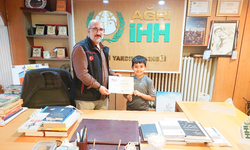 Ağrı İHH'ye Harçlıklarını Bağışlayan Musab Ali'ye "İyilik Belgesi"