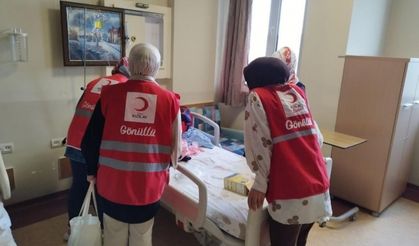 Kızılay gönüllüleri Diyadin’de hastaları sevindirdi