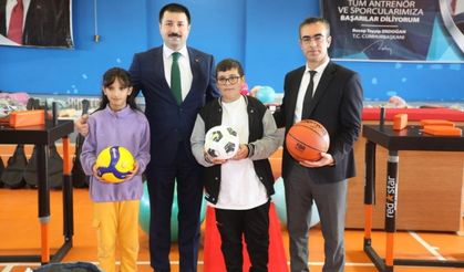 Diyadin'de gençlere spor malzemesi desteği