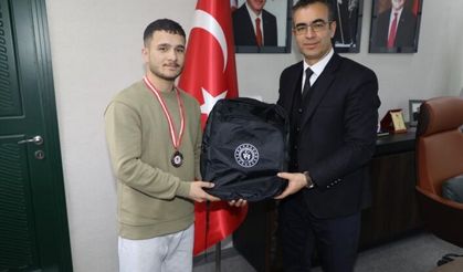 Ağrılı Boksör Sezgin Acar, Türkiye üçüncüsü oldu