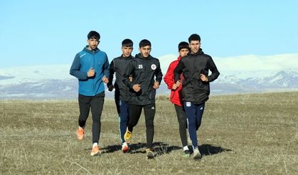 Ağrı'da spora kazandırılan atletlerin hedefi Kenya'da altın madalya