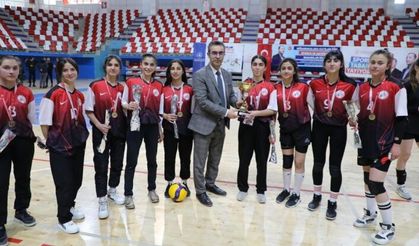 Evinin sultanları voleybol turnuvası heyecanı