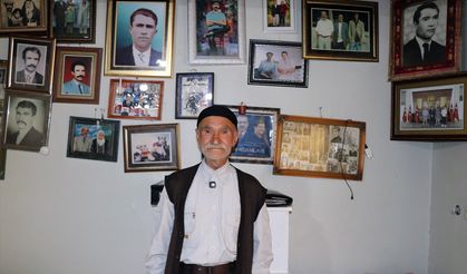 Askerde okuma yazma öğrenen Ağrılı Ali dede, 60 yıldır şiir yazıp günlük tutuyor