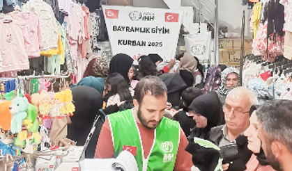 Ağrı İHH 300 Çocuğa Bayramlık Hediye Etti