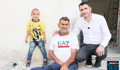 Ağrılı engelli vatandaş hayırseverlerin desteğiyle onarılan evinin mutluluğunu yaşıyor