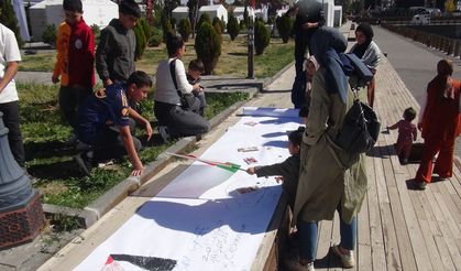 Kars ve Ağrı'da 'Filistinli çocuklar için çiz' etkinliği yapıldı