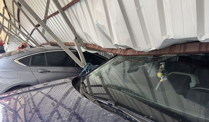 Ağrı'da üstünde kar biriken garajın çökmesi sonucu 3 araç zarar gördü