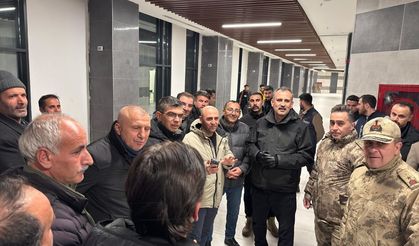 Ağrı Valisi Bozkurt, Türkiye-İran sınırındaki gümrük kapısında inceleme yaptı