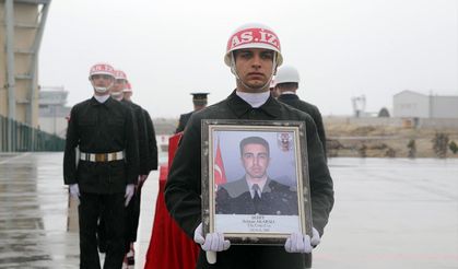 Ağrı'da askeri araç kazasında şehit olan Uzman Çavuş Akarsel için tören düzenlendi