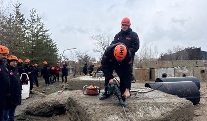 AĞRI’DA HAYAT KURTARACAK GÖNÜLLÜLER YETİŞİYOR