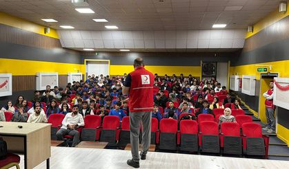 Doğubayazıt'ta öğretmen ve öğrencilere ilk yardım semineri verildi