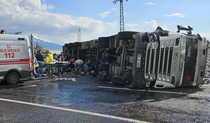 GÜNCELLEME - Ağrı'da zincirleme trafik kazasında 2 kişi öldü, 3 kişi yaralandı