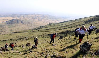 Ağrı Dağı'nın kuzeydoğu rotası doğal güzellikleriyle dağcıları ağırlıyor