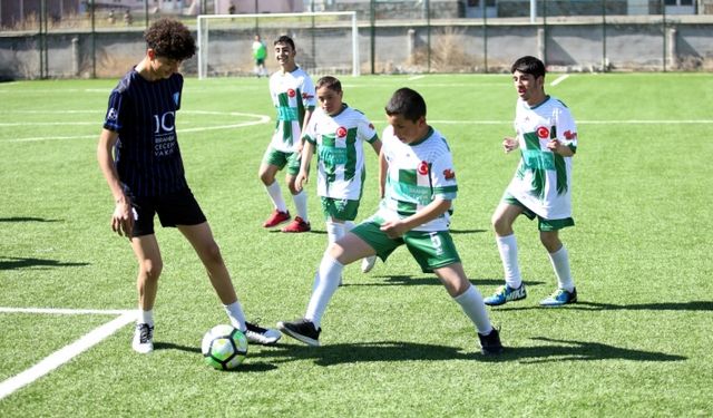 Ağrı'da "4. Minikler Futbol Şenliği" başladı