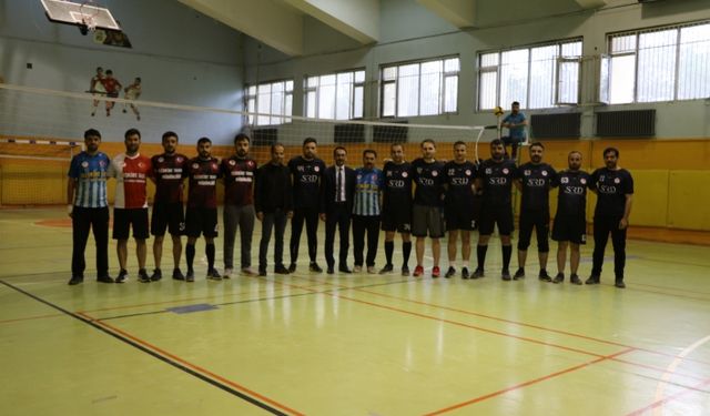 AĞRI İL TARIM VE ORMAN MÜDÜRLÜĞÜ 2.GELENEKSEL VOLEYBOL TURNUVASI ŞAMPİYONU BELLİ OLDU
