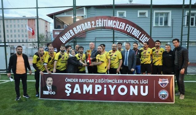 Önder Baydar Eğitimciler Ligi Şampiyonu Ertuğrul Gazi Ortaokulu oldu