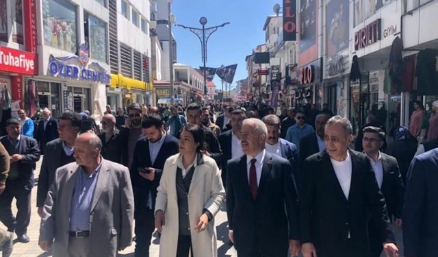 Ulaştırma Eski Bakanı Ahmet Arslan Ağrı’da vatandaşlarla buluştu