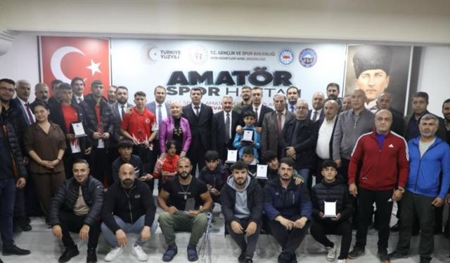 Ağrı’da Amatör Sporun Enleri Ödül Töreni Gerçekleştirildi