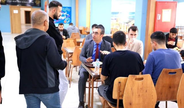 Gençlik ve Spor Müdürü Din, öğrencilerle bir araya geldi