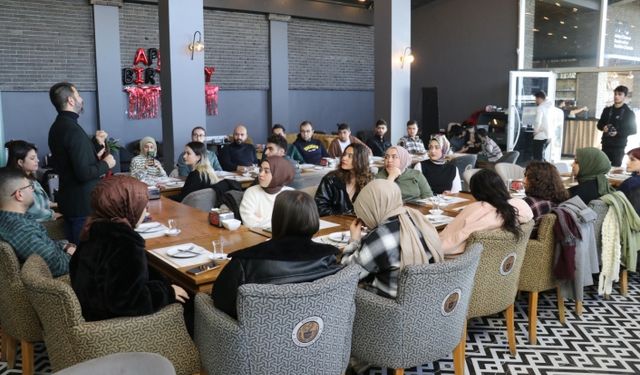 Ağrı'da üniversite kulüp başkanlarına bağımlılıkla mücadele anlatıldı