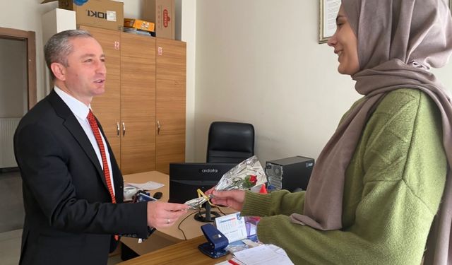 Ağrı Milli Eğitim Müdürü Kökrek, 8 Mart Dünya Kadınlar Günü'nde çalışan kadınları kutladı