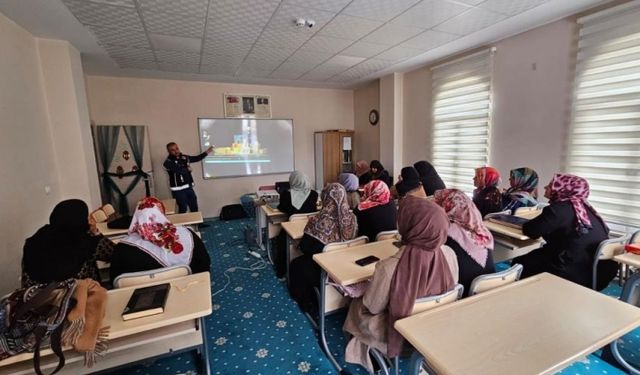 Ağrı'da siber suçlarla mücadele ve narkotik bilinçlendirme etkinlikleri gerçekleştirildi
