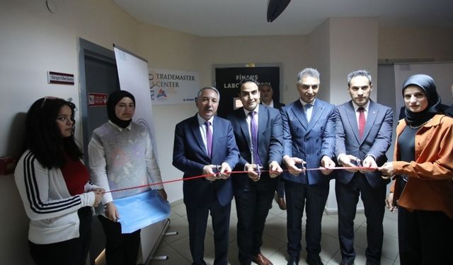 AİÇÜ İİBF’de Finans Laboratuvarı Açıldı