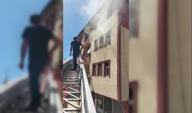 Ağrı'da iki mahallede yangın korkusu yaşandı