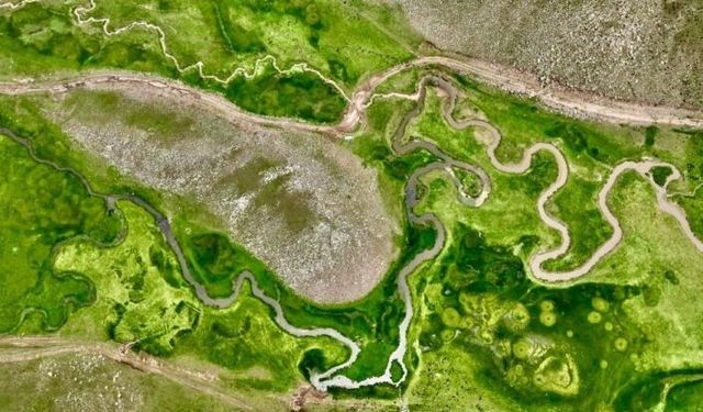 Ağrı'nın volkanik platolarındaki menderesler dronla görüntülendi