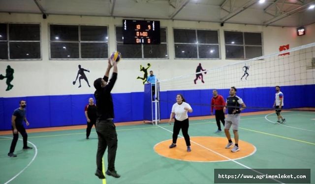 24 Kasım etkinliklerinde şehit öğretmenlere vefa maçı