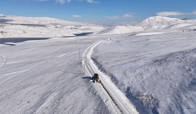 Van'da kardan kapanan 119 yerleşim yerinin yolu ulaşıma açıldı