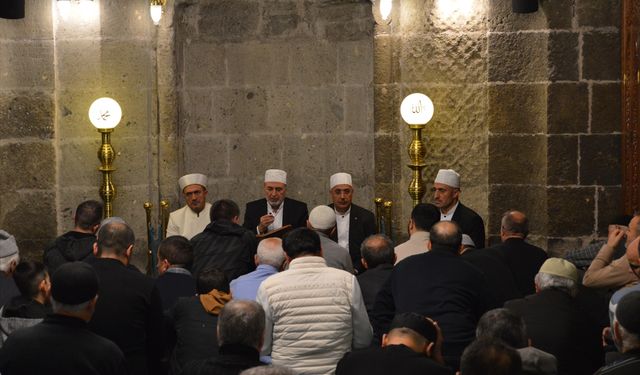 Erzurum, Ağrı, Tunceli ve Kars'ta Kadir Gecesi dualarla idrak edildi