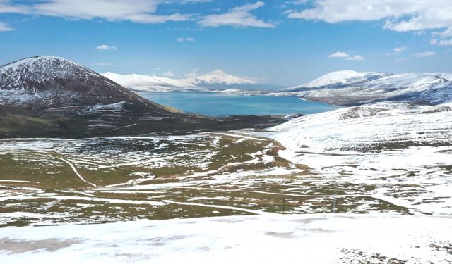 Ağrı'nın ovalarında bahar, dağlarında ise kış hüküm sürüyor