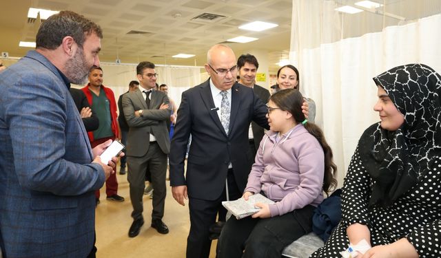 Ağrı Valisi Koç, Ağrı Eğitim ve Araştırma Hastanesi’nde incelemelerde bulundu