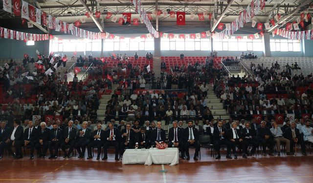 Yeniden Refah Partisi Genel Başkanı Erbakan, Ağrı'da partisinin ilçe kongresine katıldı