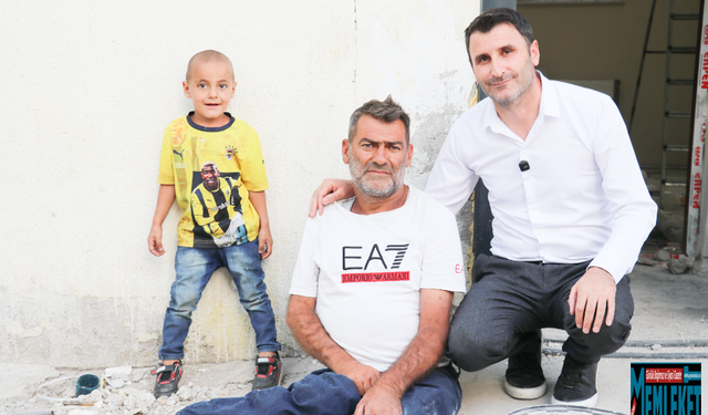 Ağrılı engelli vatandaş hayırseverlerin desteğiyle onarılan evinin mutluluğunu yaşıyor
