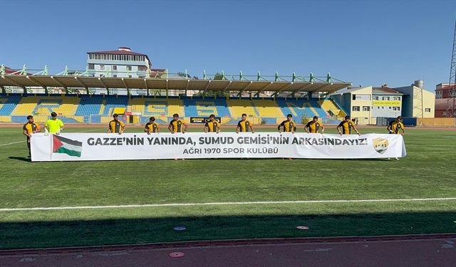 Ağrı 1970 Sporlu futbolculardan Gazze ve Küresel Sumud Filosu'na pankartlı destek