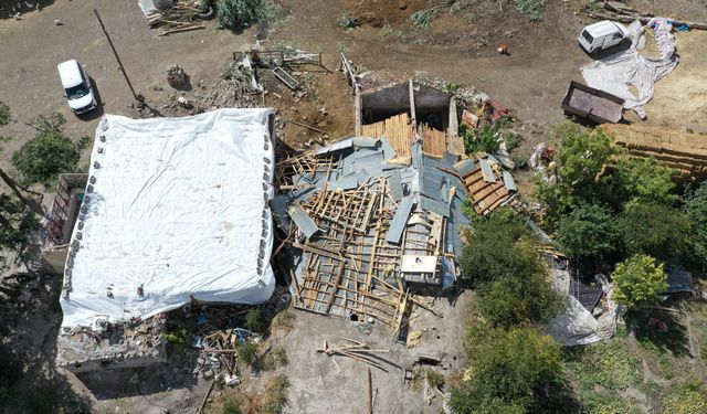 Ağrı'da hortum ve fırtınadan hasar gören köy dronla görüntülendi