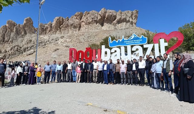 Ağrı'da şehit yakınları ve gaziler tarihi mekanları gezdi