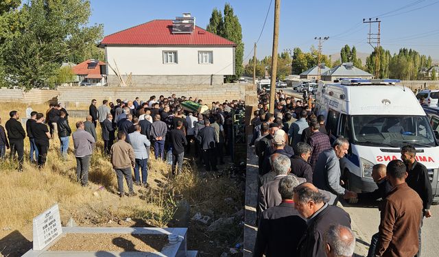 Ankara'da inşaattaki yük asansöründen düşerek ölen işçi Ağrı'da defnedildi
