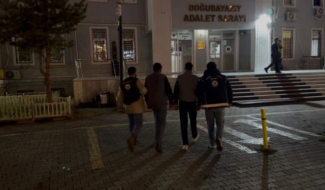 Ağrı'da metruk bir evde 14 düzensiz göçmen yakalandı