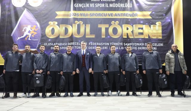 Ağrı'da başarılı sporcular ödüllendirildi