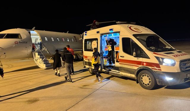 Ağrı'da rahatsızlanan bebek ambulans uçakla İstanbul'a nakledildi