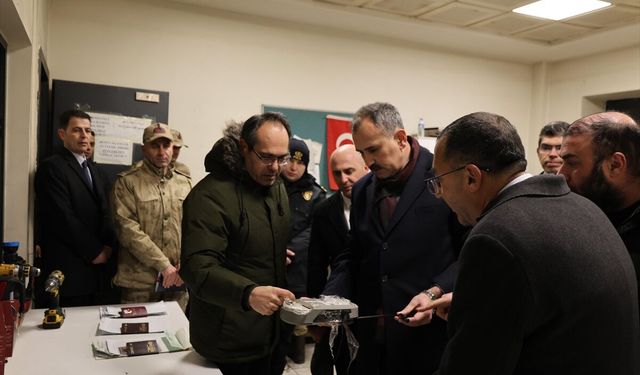 Ağrı Valisi Bozkurt Gürbulak Sınır Kapısı'nda incelemelerde bulundu