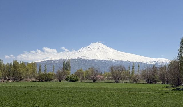 Ağrı Dağı yeniden beyaza büründü